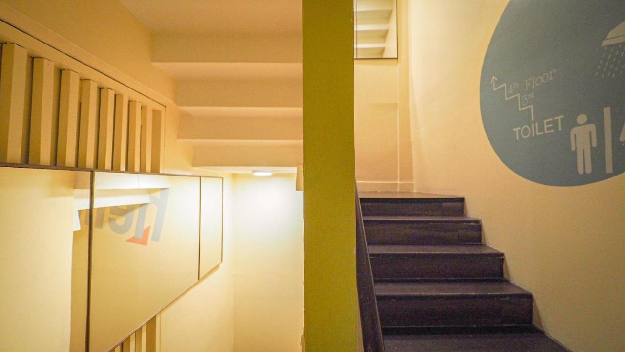 I-Sleep Silom Hostel Бангкок Экстерьер фото