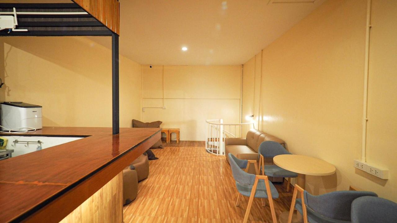 I-Sleep Silom Hostel Бангкок Экстерьер фото