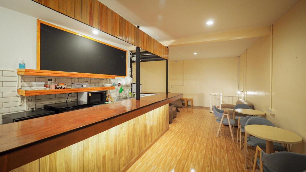 I-Sleep Silom Hostel Бангкок Экстерьер фото