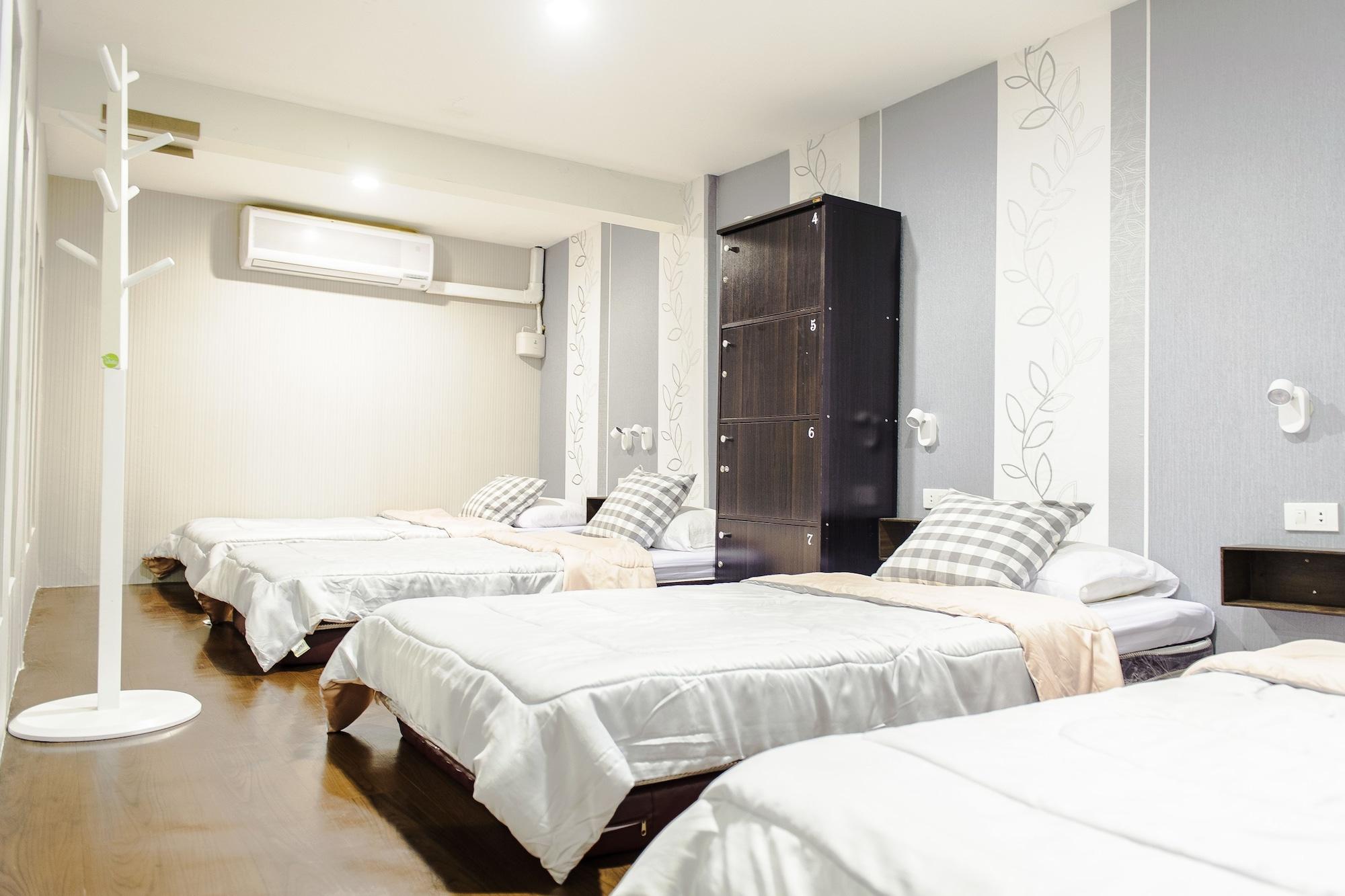 I-Sleep Silom Hostel Бангкок Экстерьер фото