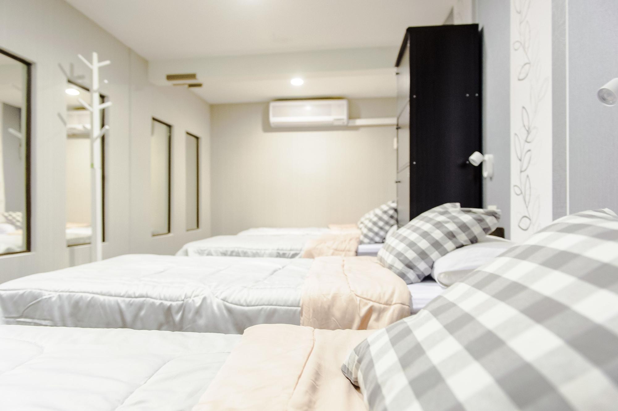 I-Sleep Silom Hostel Бангкок Экстерьер фото