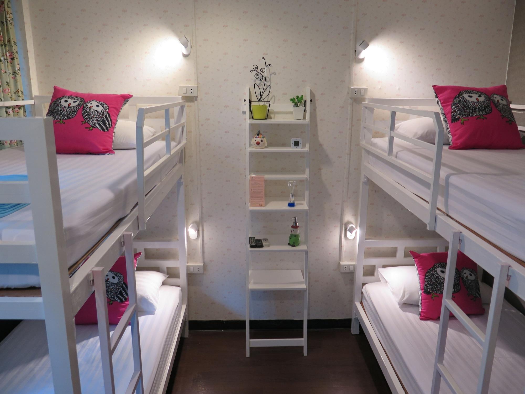 I-Sleep Silom Hostel Бангкок Экстерьер фото