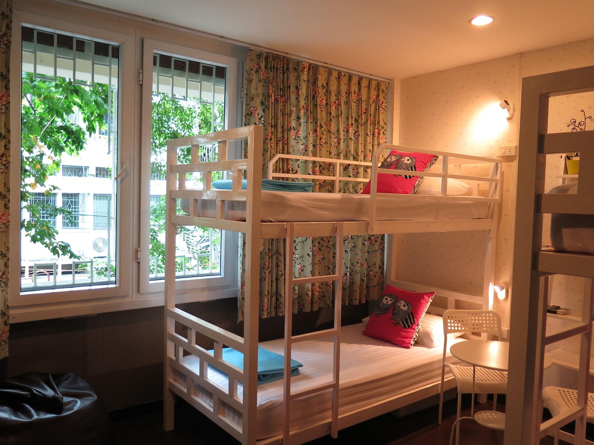 I-Sleep Silom Hostel Бангкок Экстерьер фото