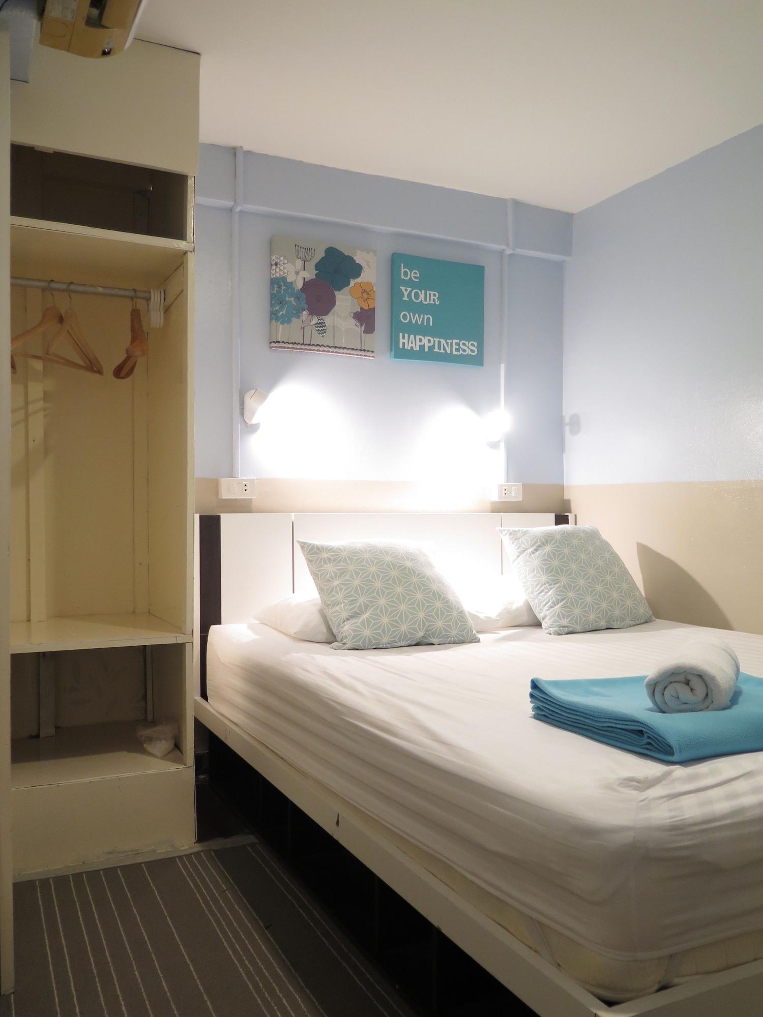 I-Sleep Silom Hostel Бангкок Экстерьер фото