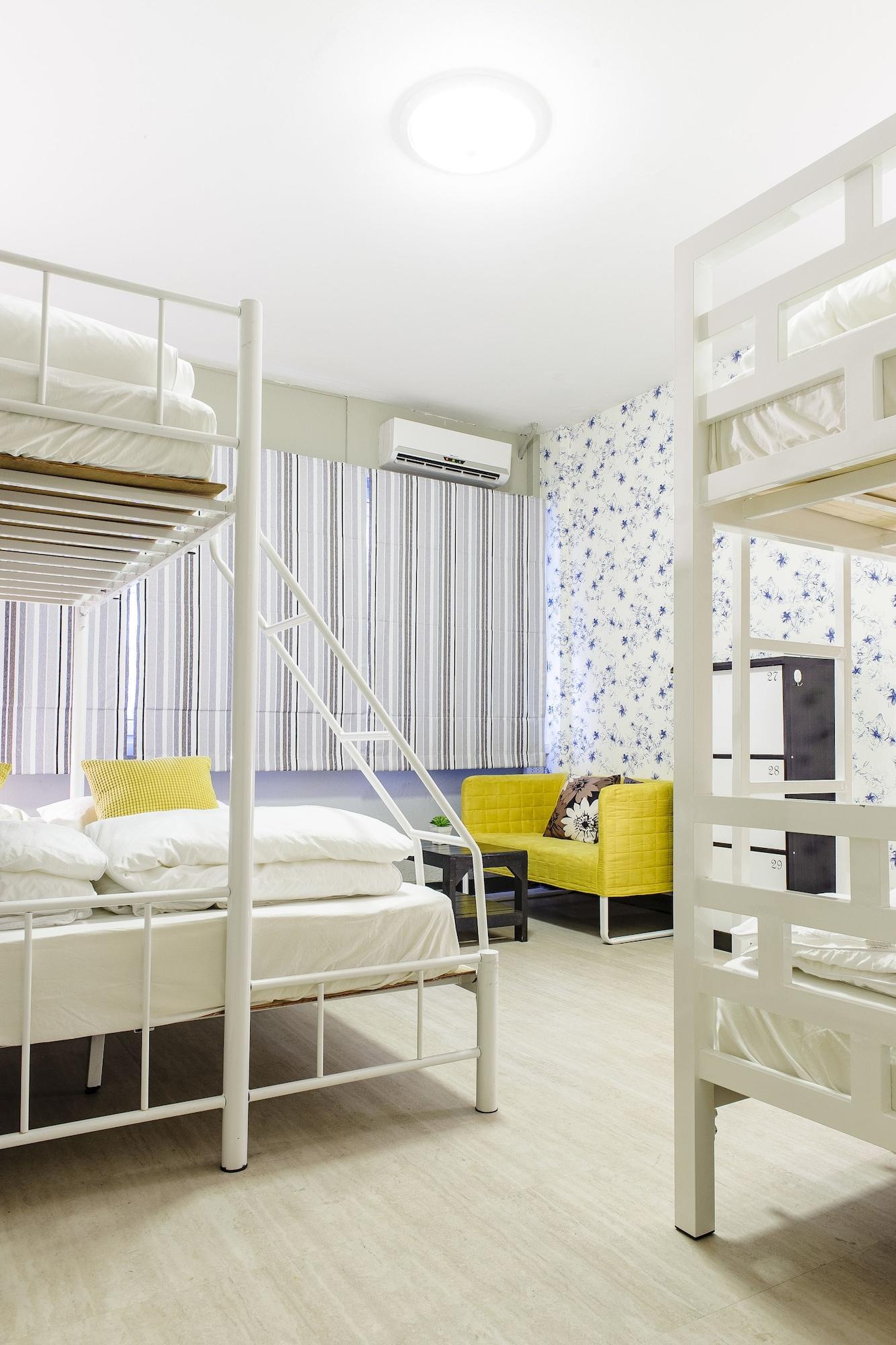 I-Sleep Silom Hostel Бангкок Экстерьер фото