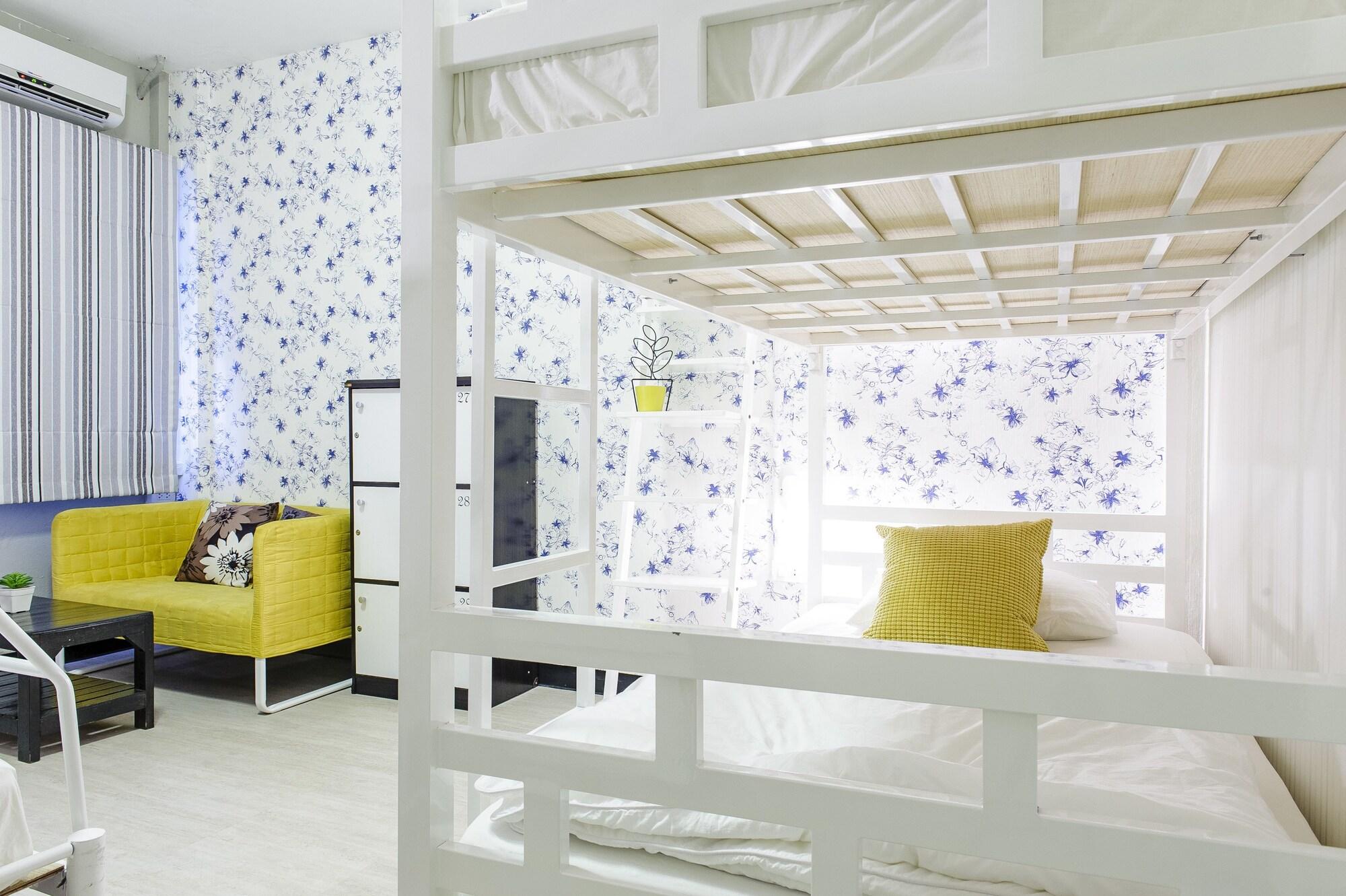 I-Sleep Silom Hostel Бангкок Экстерьер фото