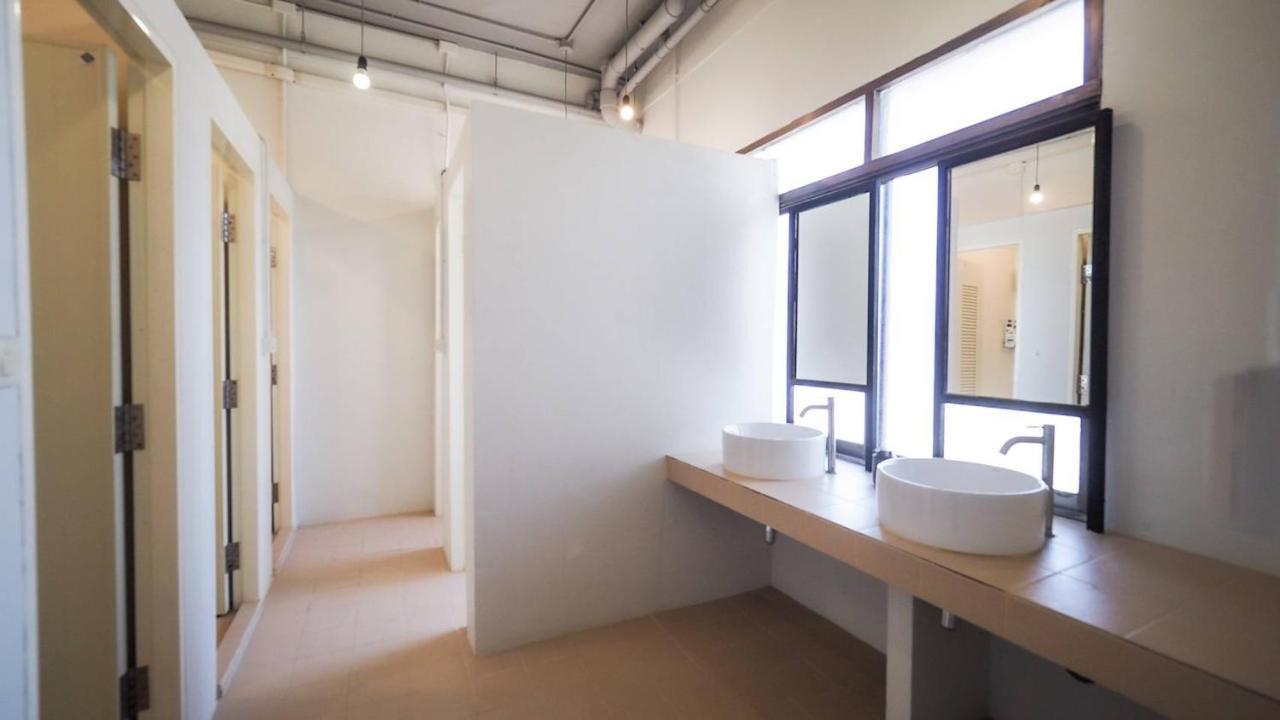 I-Sleep Silom Hostel Бангкок Экстерьер фото