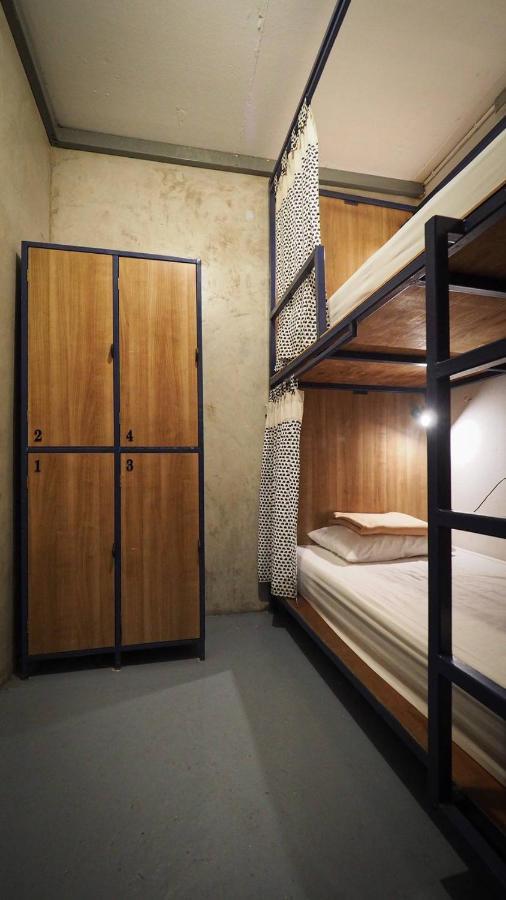 I-Sleep Silom Hostel Бангкок Экстерьер фото