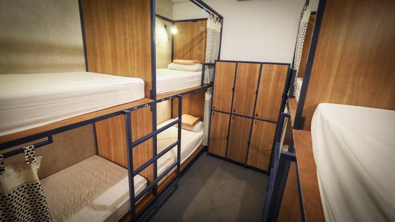 I-Sleep Silom Hostel Бангкок Экстерьер фото